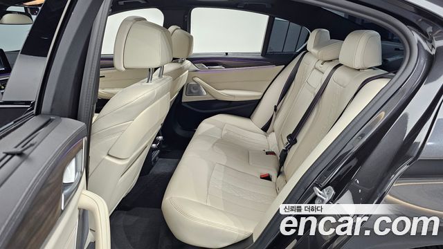 BMW 5 Series (G30) M550i xDrive 2021 — фото 12