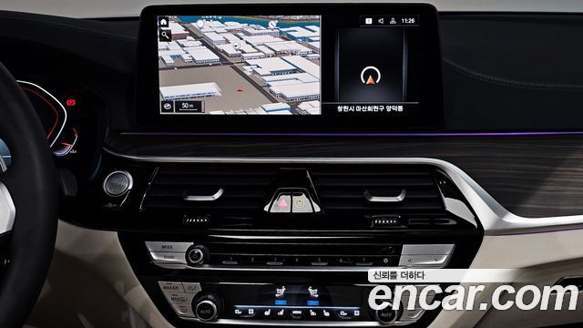 BMW 5 Series (G30) M550i xDrive 2021 — фото 15