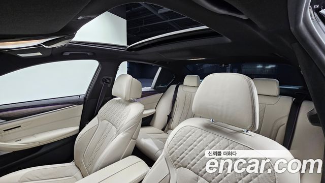 BMW 5 Series (G30) M550i xDrive 2021 — фото 19