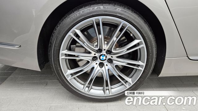 BMW 7 Series (G11) M760Li xDrive V12 Excellence 2021 — фото 5