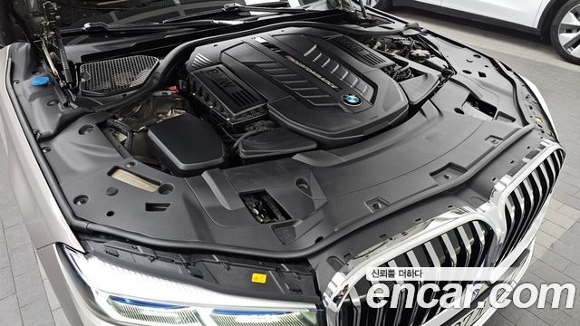BMW 7 Series (G11) M760Li xDrive V12 Excellence 2021 — фото 6