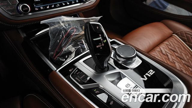 BMW 7 Series (G11) M760Li xDrive V12 Excellence 2021 — фото 9
