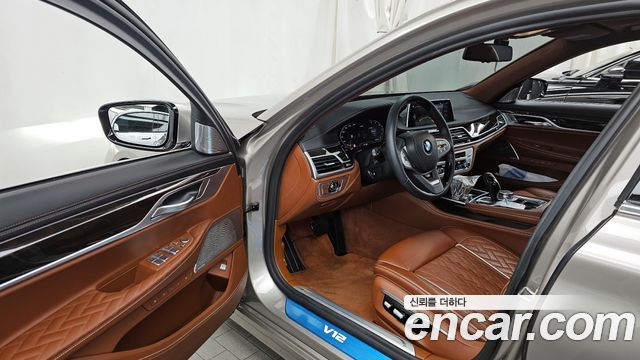 BMW 7 Series (G11) M760Li xDrive V12 Excellence 2021 — фото 10