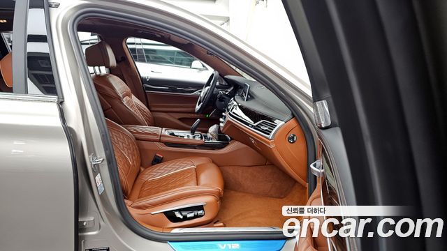 BMW 7 Series (G11) M760Li xDrive V12 Excellence 2021 — фото 11