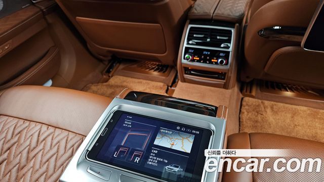 BMW 7 Series (G11) M760Li xDrive V12 Excellence 2021 — фото 19