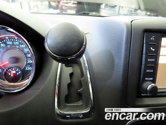 Chrysler Grand Voyager 3.6 LIMITED 2014 — фото 15