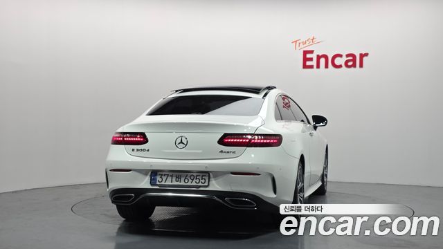 Mercedes-Benz E-Class (W213) E300d 4MATIC Coupe 2022 — фото 4