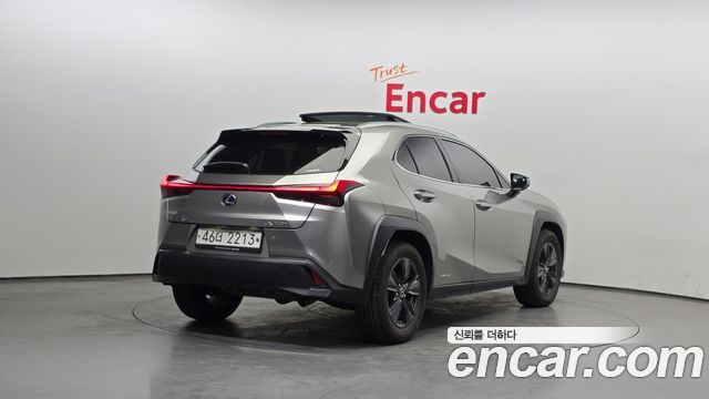 Lexus UX250h 2.0 2WD 2019 — фото 2