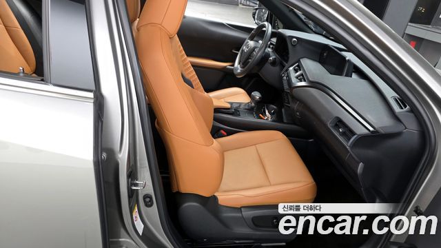 Lexus UX250h 2.0 2WD 2019 — фото 12