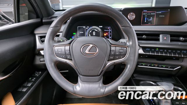 Lexus UX250h 2.0 2WD 2019 — фото 13