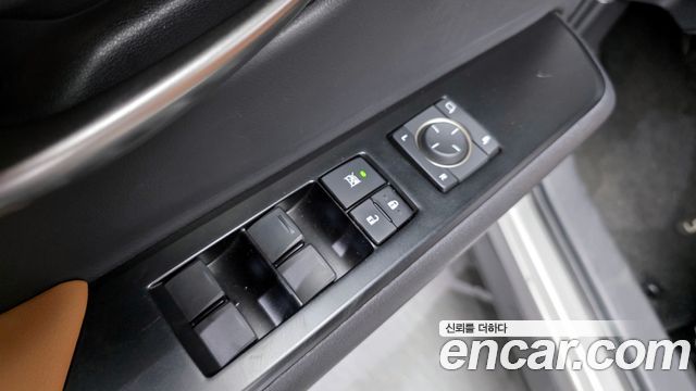 Lexus UX250h 2.0 2WD 2019 — фото 14