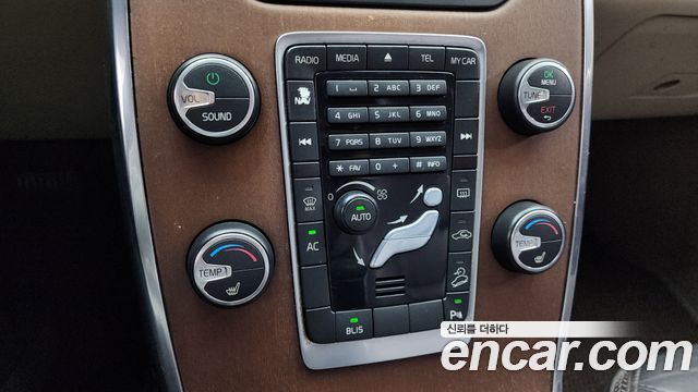 Volvo XC70 D5 3rd 2012 — фото 16