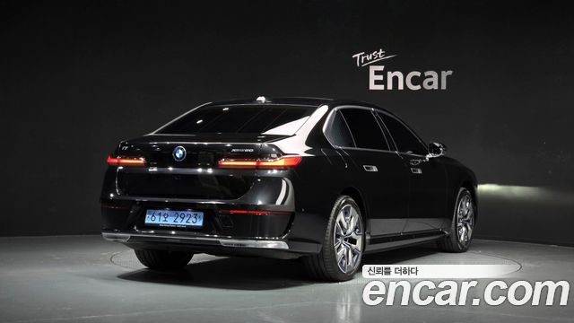 BMW i7 (G70) xDrive 60 Design Pure Excellence 2023 — фото 2