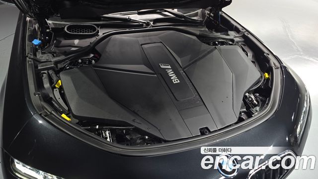 BMW i7 (G70) xDrive 60 Design Pure Excellence 2023 — фото 6