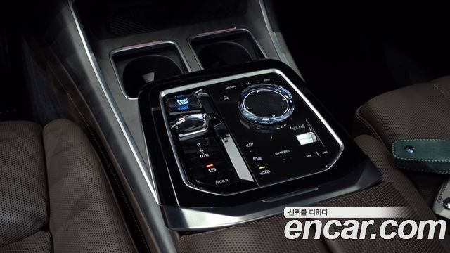 BMW i7 (G70) xDrive 60 Design Pure Excellence 2023 — фото 9