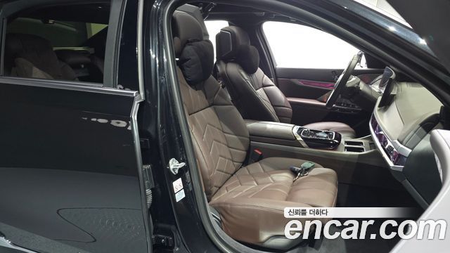 BMW i7 (G70) xDrive 60 Design Pure Excellence 2023 — фото 10