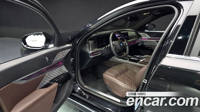 BMW i7 (G70) xDrive 60 Design Pure Excellence 2023 — фото 11