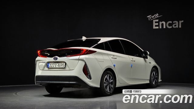 Toyota Prius Prime 1.8 2018 — фото 2