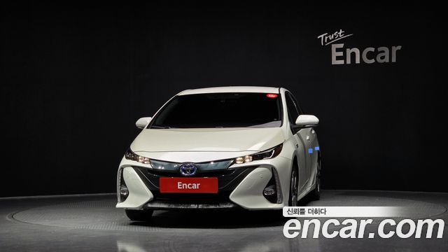 Toyota Prius Prime 1.8 2018 — фото 3