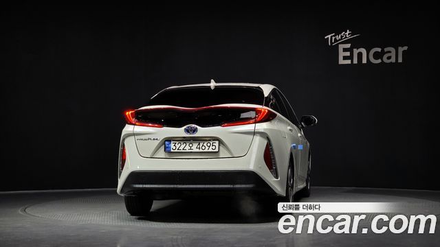 Toyota Prius Prime 1.8 2018 — фото 4
