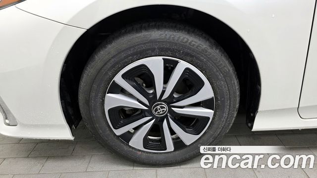 Toyota Prius Prime 1.8 2018 — фото 5