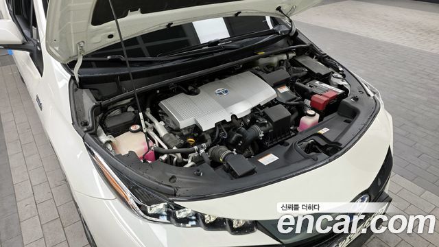 Toyota Prius Prime 1.8 2018 — фото 6