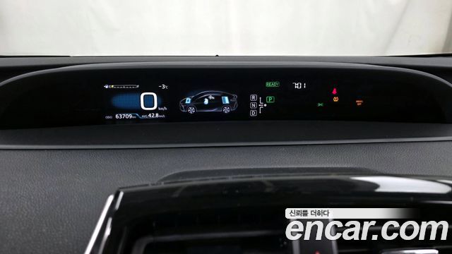 Toyota Prius Prime 1.8 2018 — фото 8