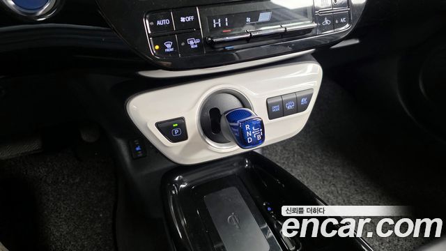 Toyota Prius Prime 1.8 2018 — фото 9
