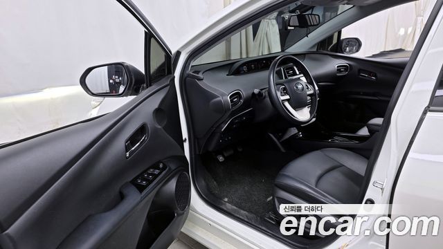 Toyota Prius Prime 1.8 2018 — фото 10
