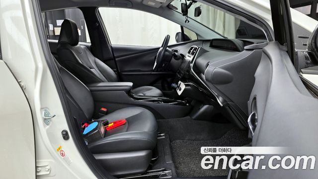 Toyota Prius Prime 1.8 2018 — фото 15