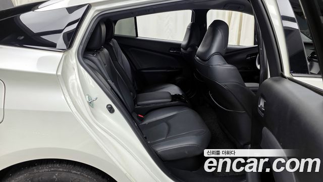 Toyota Prius Prime 1.8 2018 — фото 16