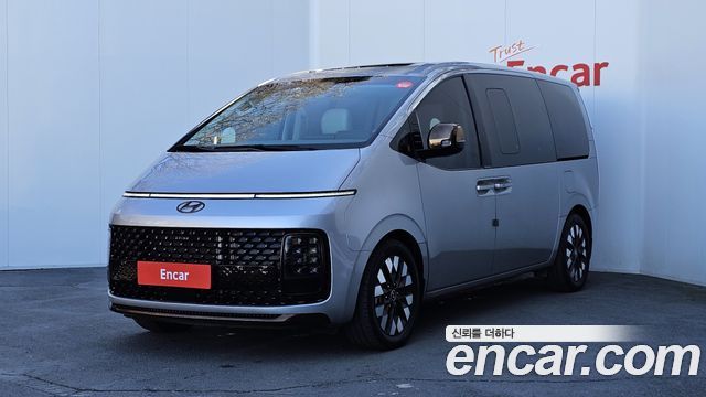 Hyundai Staria 4WD Lounge 9-Seater Inspiration 2023 — фото 1