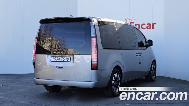 Hyundai Staria 4WD Lounge 9-Seater Inspiration 2023 — фото 2