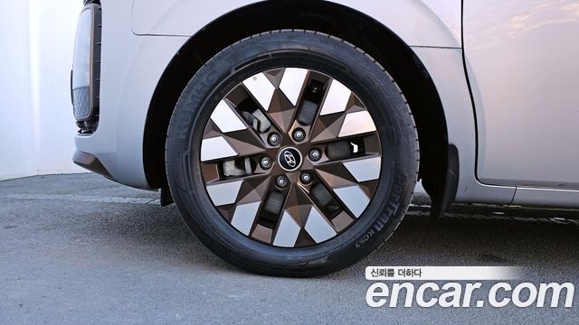 Hyundai Staria 4WD Lounge 9-Seater Inspiration 2023 — фото 5