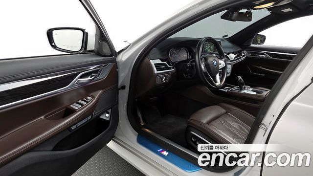 BMW 7 Series (G11) 740e iPerformance M Sport 2017 — фото 10