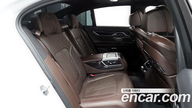 BMW 7 Series (G11) 740e iPerformance M Sport 2017 — фото 12