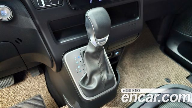 Hyundai Staria HEV 1.6 Cargo 5-Seater Modern 2025 — фото 9