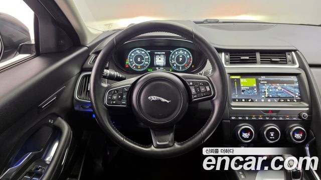 Jaguar E-PACE P250 SE 2018 — фото 13