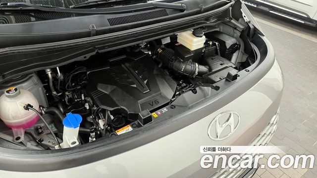Hyundai Staria L3.5 Cargo 5-Seater Modern 2023 — фото 6