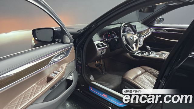 BMW 7 Series (G11) 745Le iPerformance Design Pure Excellence 2021 — фото 10