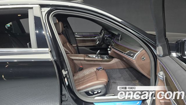 BMW 7 Series (G11) 745Le iPerformance Design Pure Excellence 2021 — фото 15