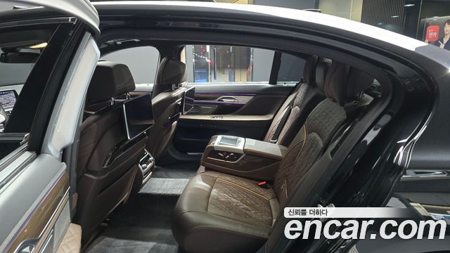 BMW 7 Series (G11) 745Le iPerformance Design Pure Excellence 2021 — фото 16