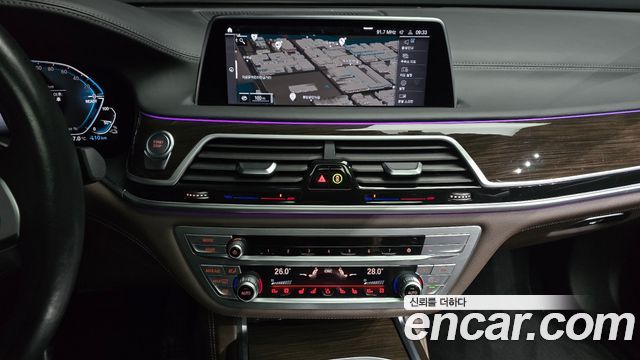 BMW 7 Series (G11) 745Le iPerformance Design Pure Excellence 2021 — фото 18