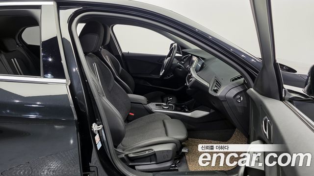 BMW 1 Series (F40) 118d Joy 2021 — фото 10