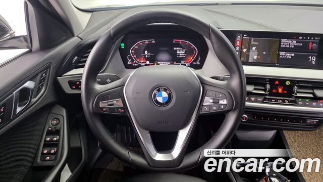 BMW 1 Series (F40) 118d Joy 2021 — фото 13