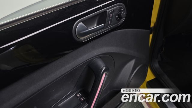 Volkswagen Beetle 2.0 TDI Premium 3rd 2013 — фото 17