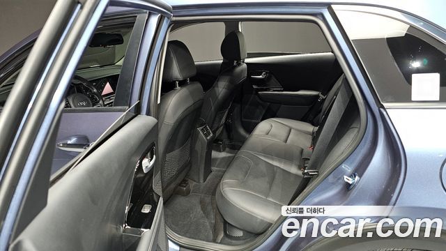 Kia Niro 1.6 HEV Prestige 2021 — фото 11