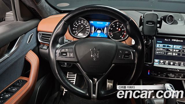Maserati Levante 3.0 S AWD GranLusso 2020 — фото 13