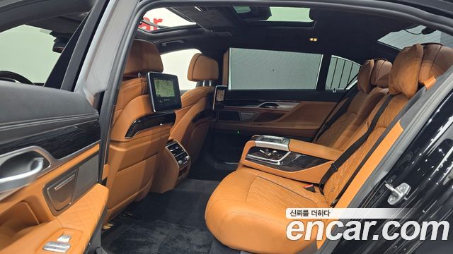 BMW 7 Series (G11) 740Li xDrive M Sport Package 2022 — фото 16