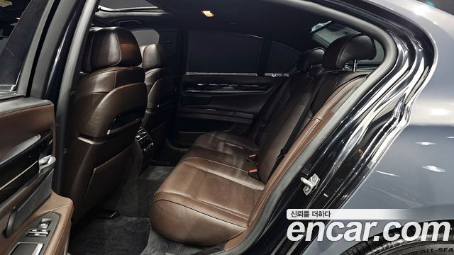 BMW 7 Series (F01) 740d xDrive Individual 2015 — фото 16